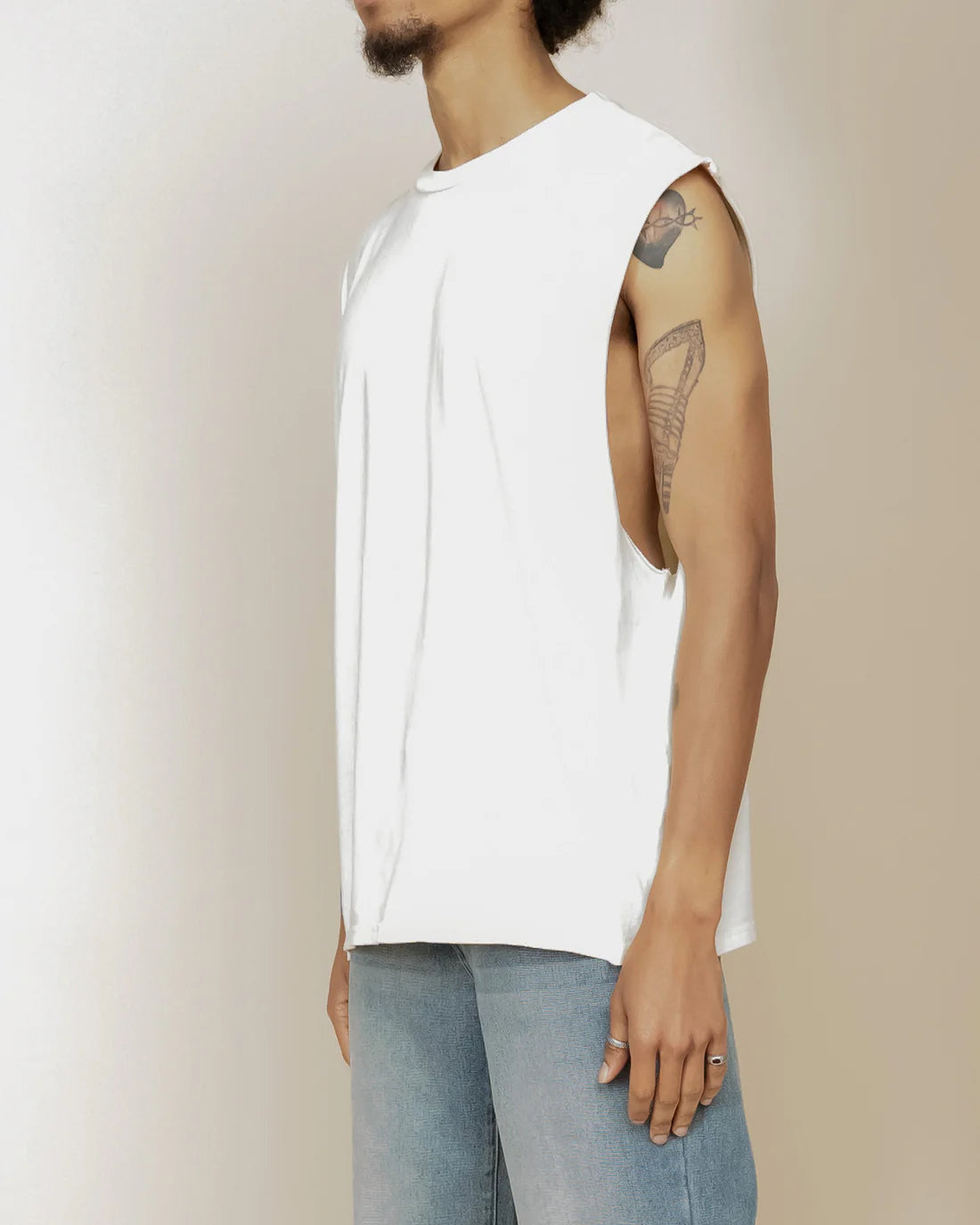 8586: SLEEVELESS MUSCLE TEE (CREAM) side view on model