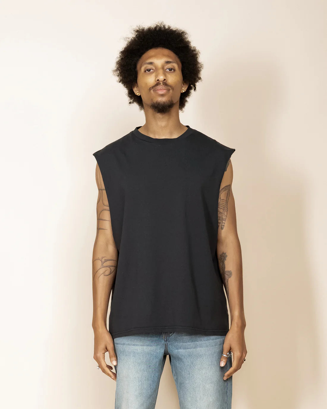 8586: SLEEVELESS MUSCLE TEE (BLACK) view on model