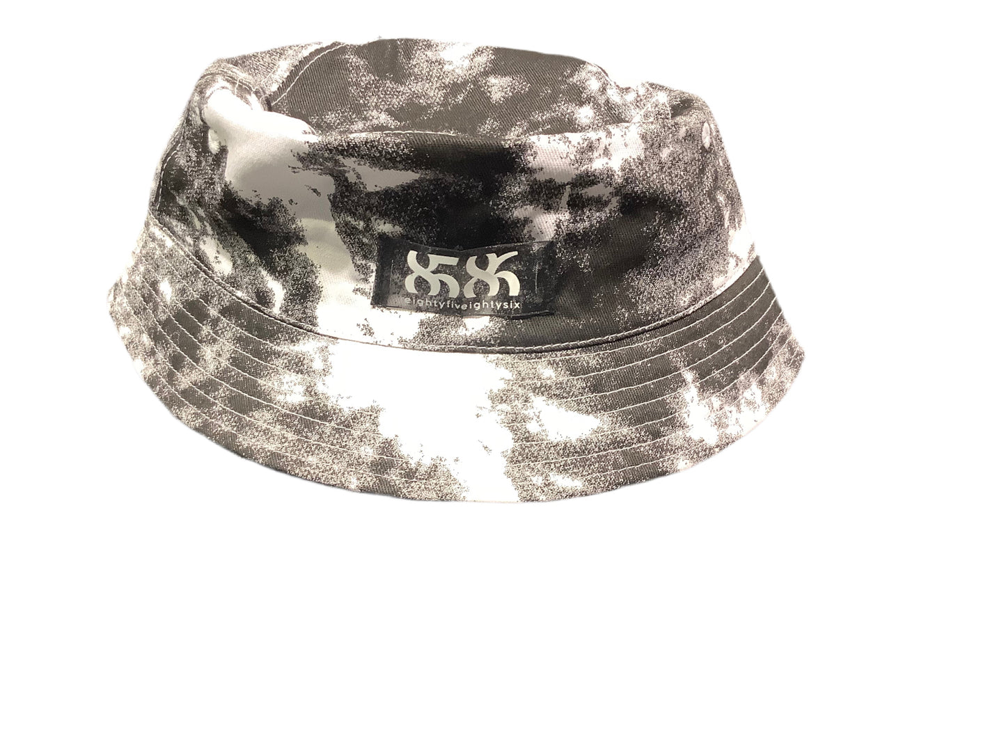 8586: BLACK AND WHITE BUCKET HAT