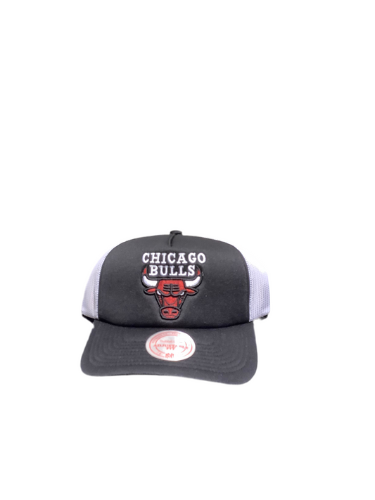 MITCHELL & NESS: NBA OFF THE BACKBOARD TRUCKER BULLS