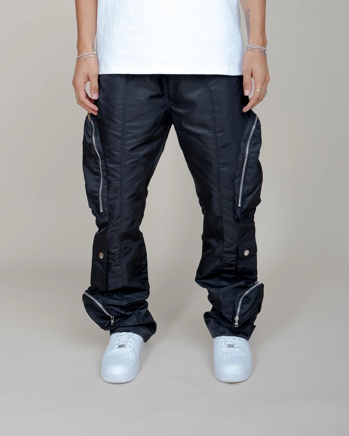 EPTM: MOON CARGO PANTS (on model front view)