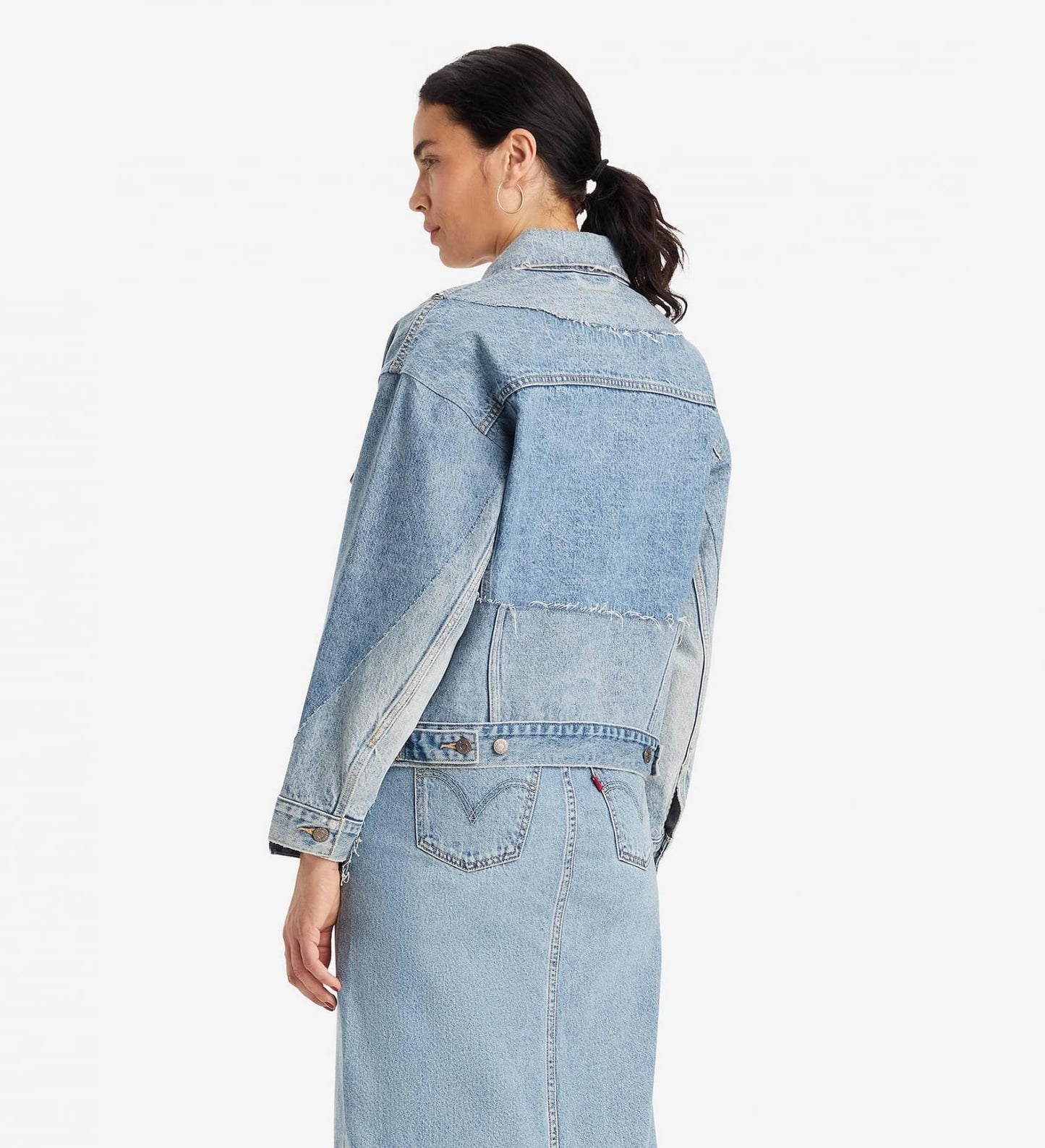 LEVI’S ‘90s LINED TRUCKER JACKET (back view on model)