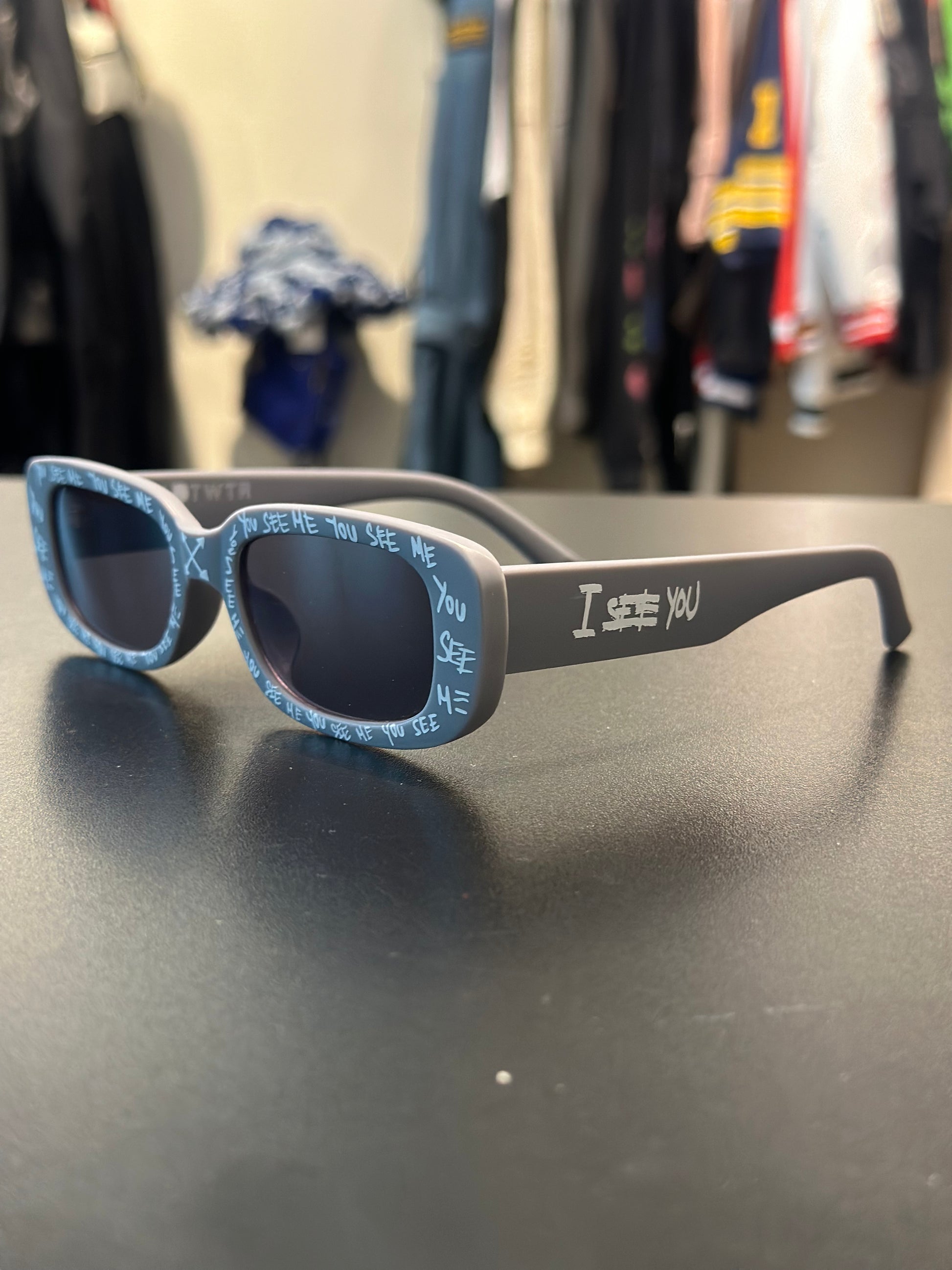  KNOTWTR: I SEE YOU/ RELAX SUNGLASSES (GREY)