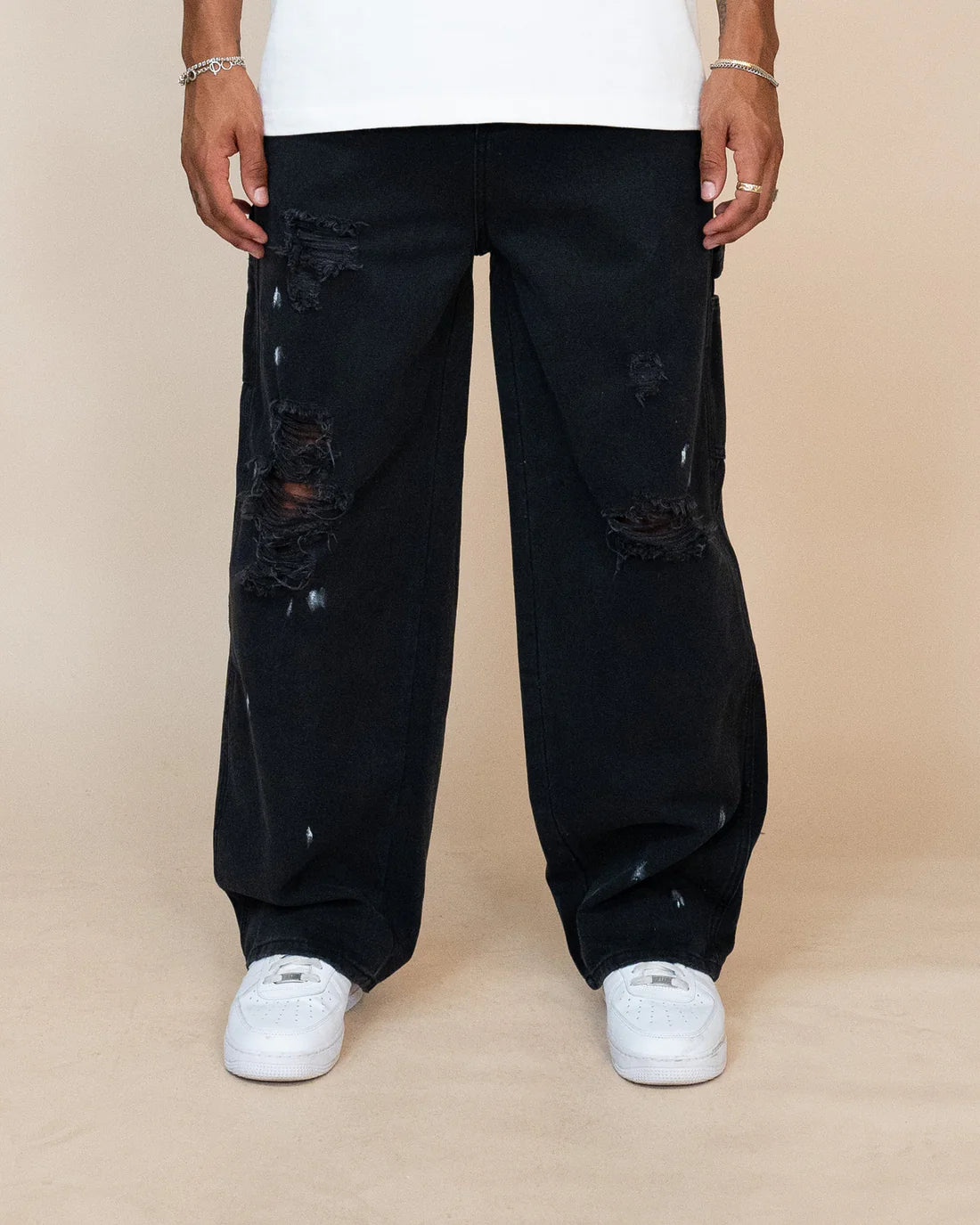 EPTM: VINTAGE CARPENTER PANTS BLACK (on model) front