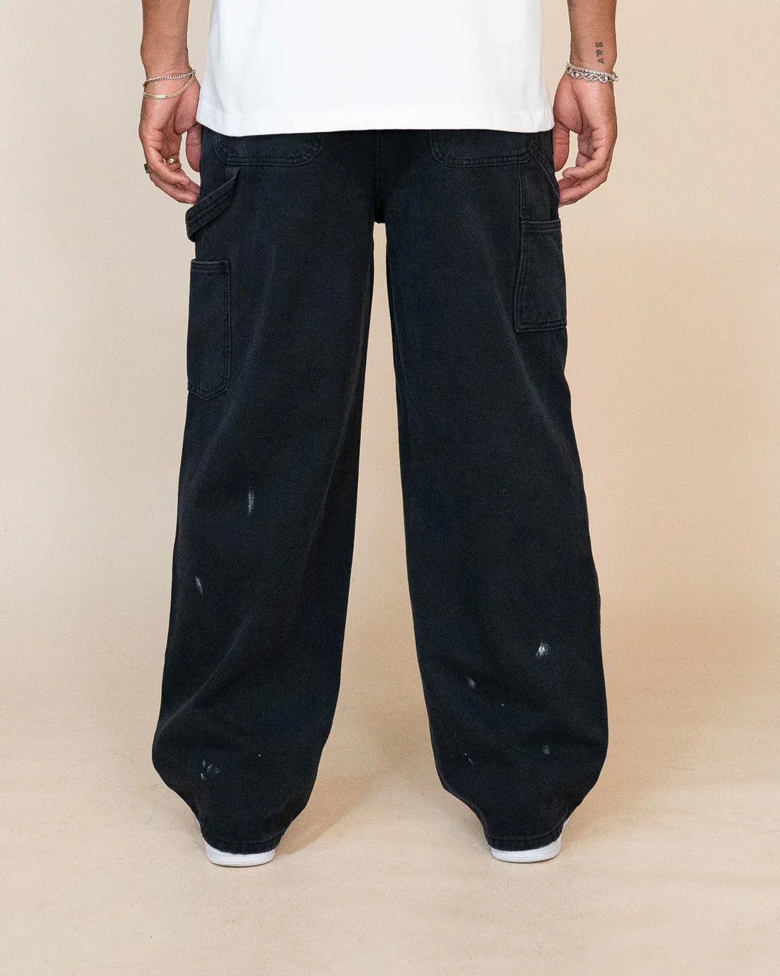 EPTM: VINTAGE CARPENTER PANTS BLACK (on model) back view