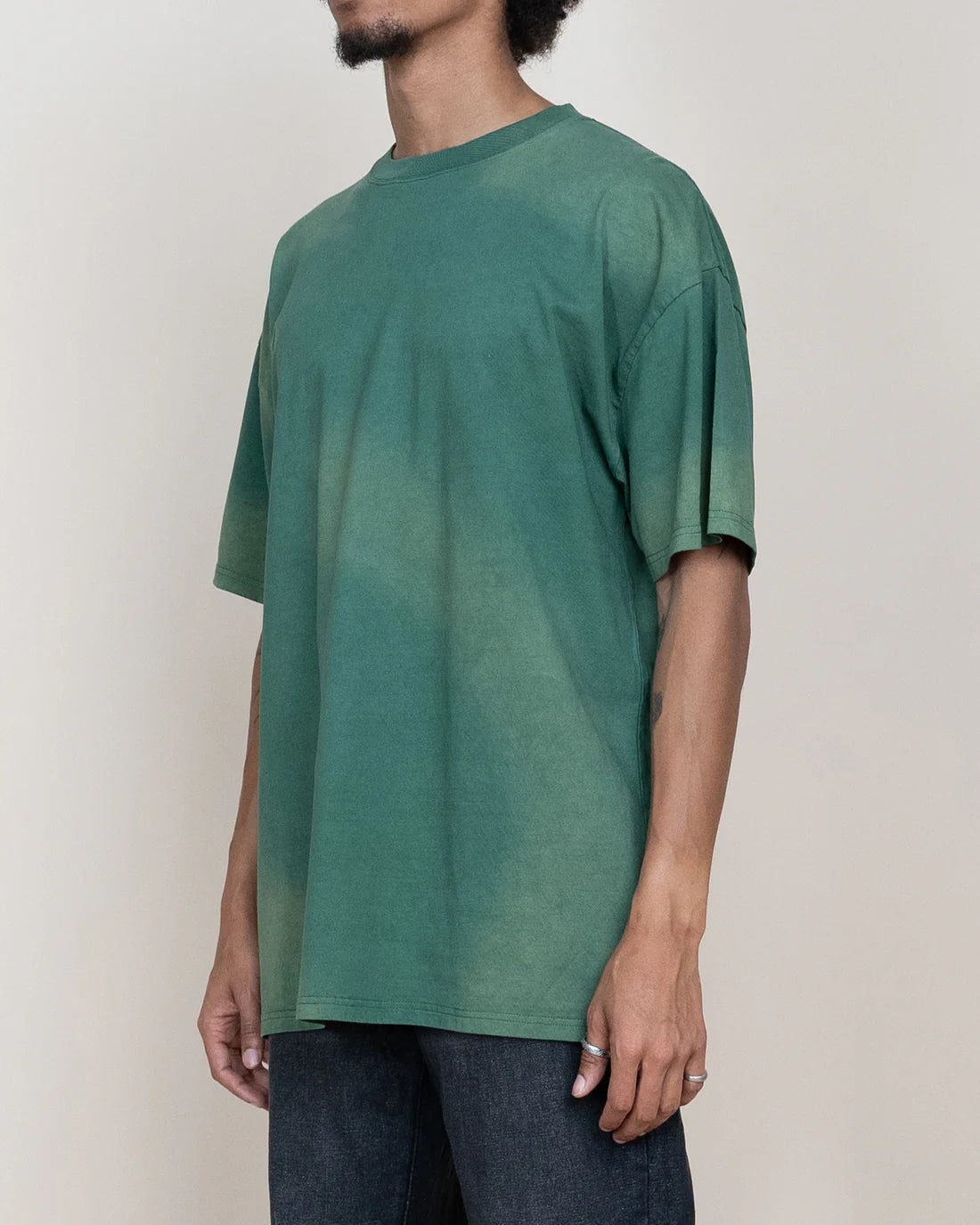 EPTM: SUN FADED TEE GREEN (side view on model)