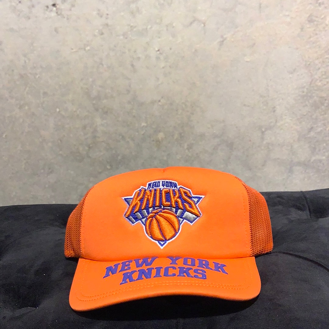 MITCHELL & NESS NBA PUFF THE MAGIC TRUCKER HATS (knicks) 