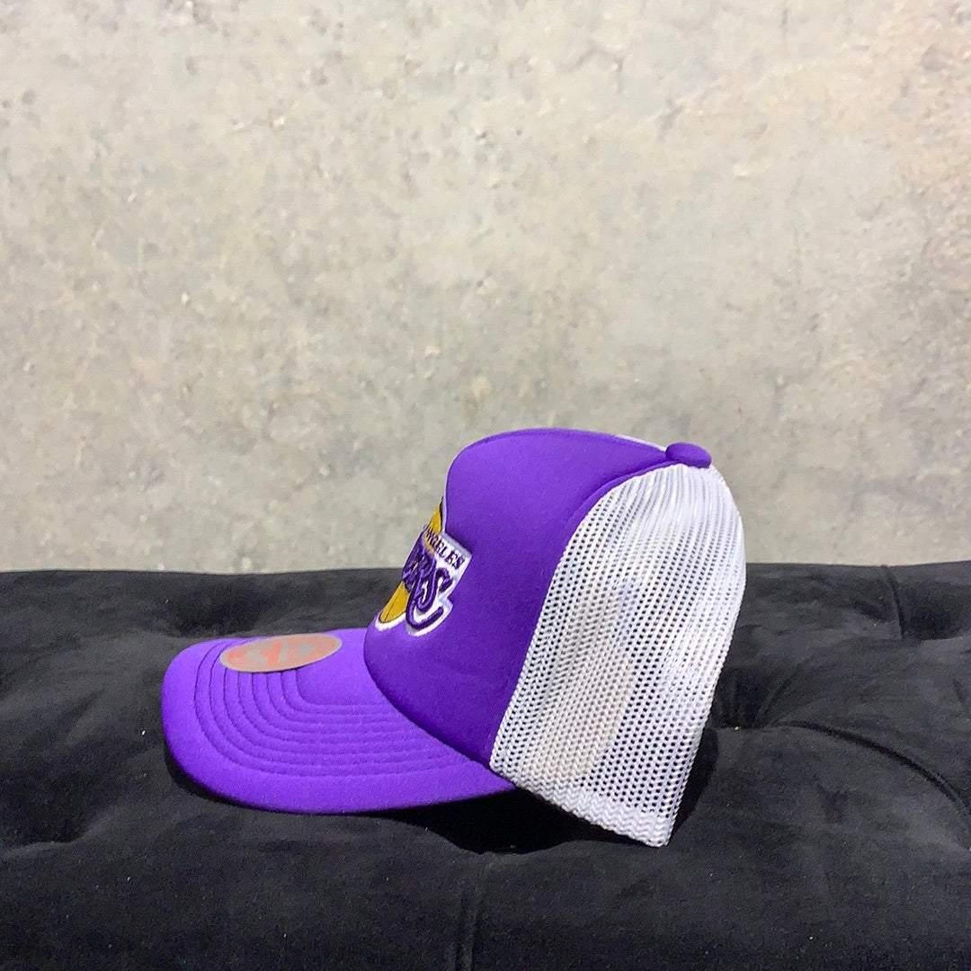 NBA OFF THE BACKBOARD TRUCKER LAKERS (side view)