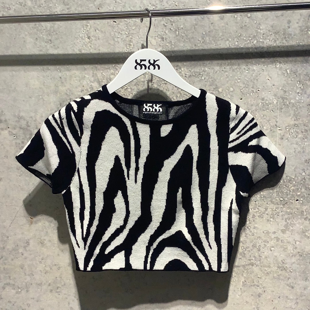 8586 ZEBRA PRINT KNIT CROP TOP (front view) black /white